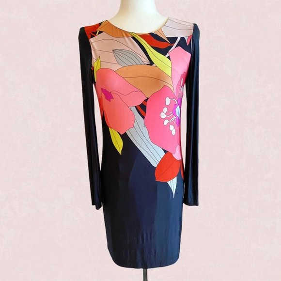 Trina Turk Dresses & Skirts - Trina Turk long sleeve fitted dress bold print